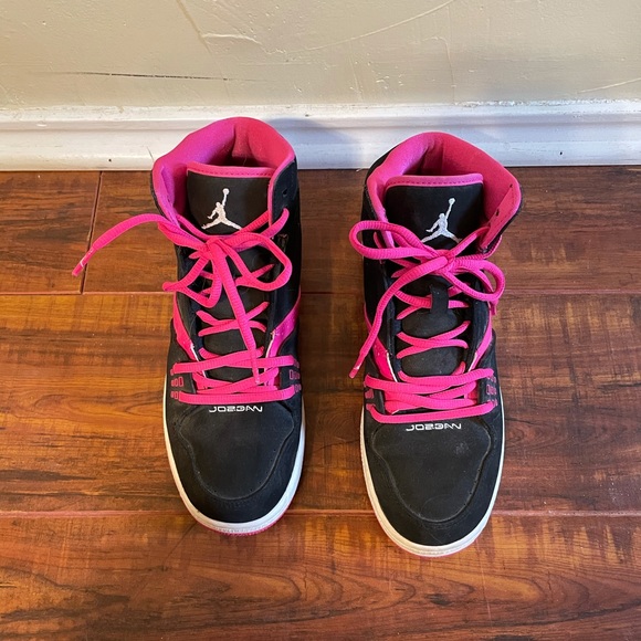 Nike-Jordan’s Black & Pink! - Picture 2 of 3